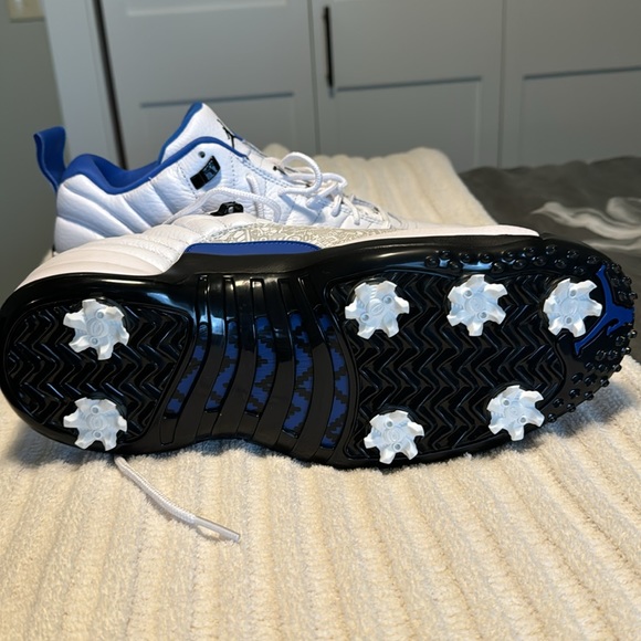 Micheal Jordan XII G
Golf Shoes. Blue, white and black size 11.5 - Picture 5 of 8
